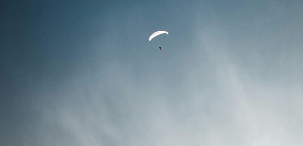 Parachuter in the air. Image: Thomas Fatin / Unsplash